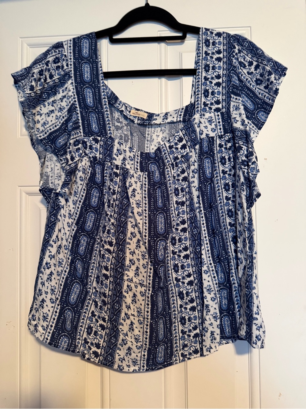 Hollister Navy and White Boho Printed Flutter-Sleeve Blouse size large